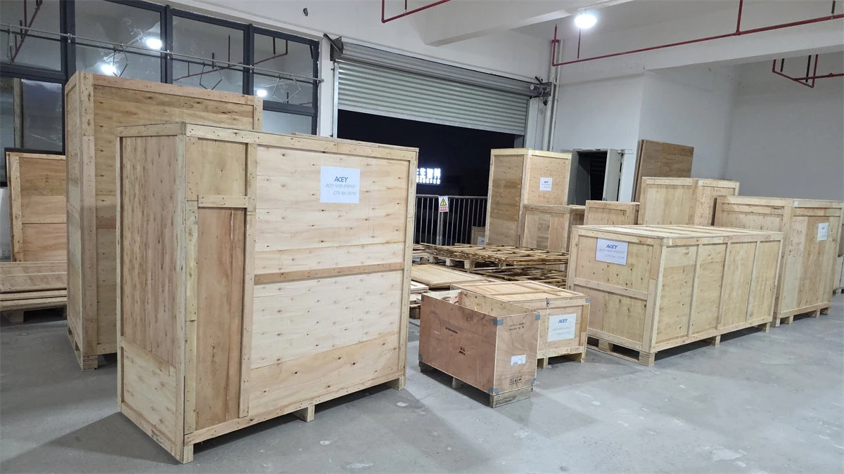 Lithium battery equipment packed Lithium battery equipment packed